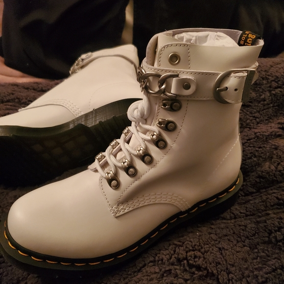 NEVER WORN Dr Martens US womens size 8 - Picture 4 of 4